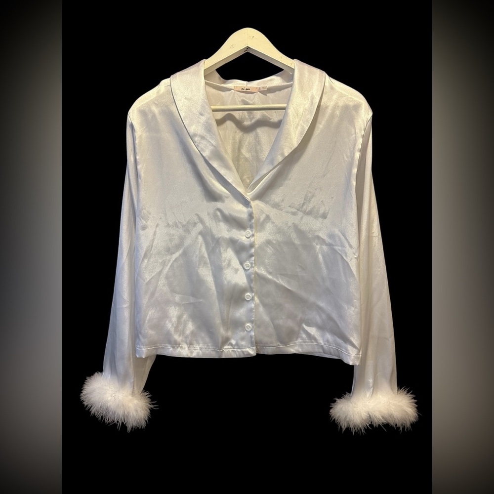 NEW BRIDAL LONG SLEEVE AND PANT FEATHERED PJ SET SIZE SMALL
